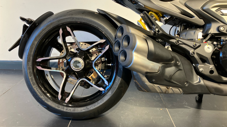 Ducati X Diavel V4 Burning Red (25MY)